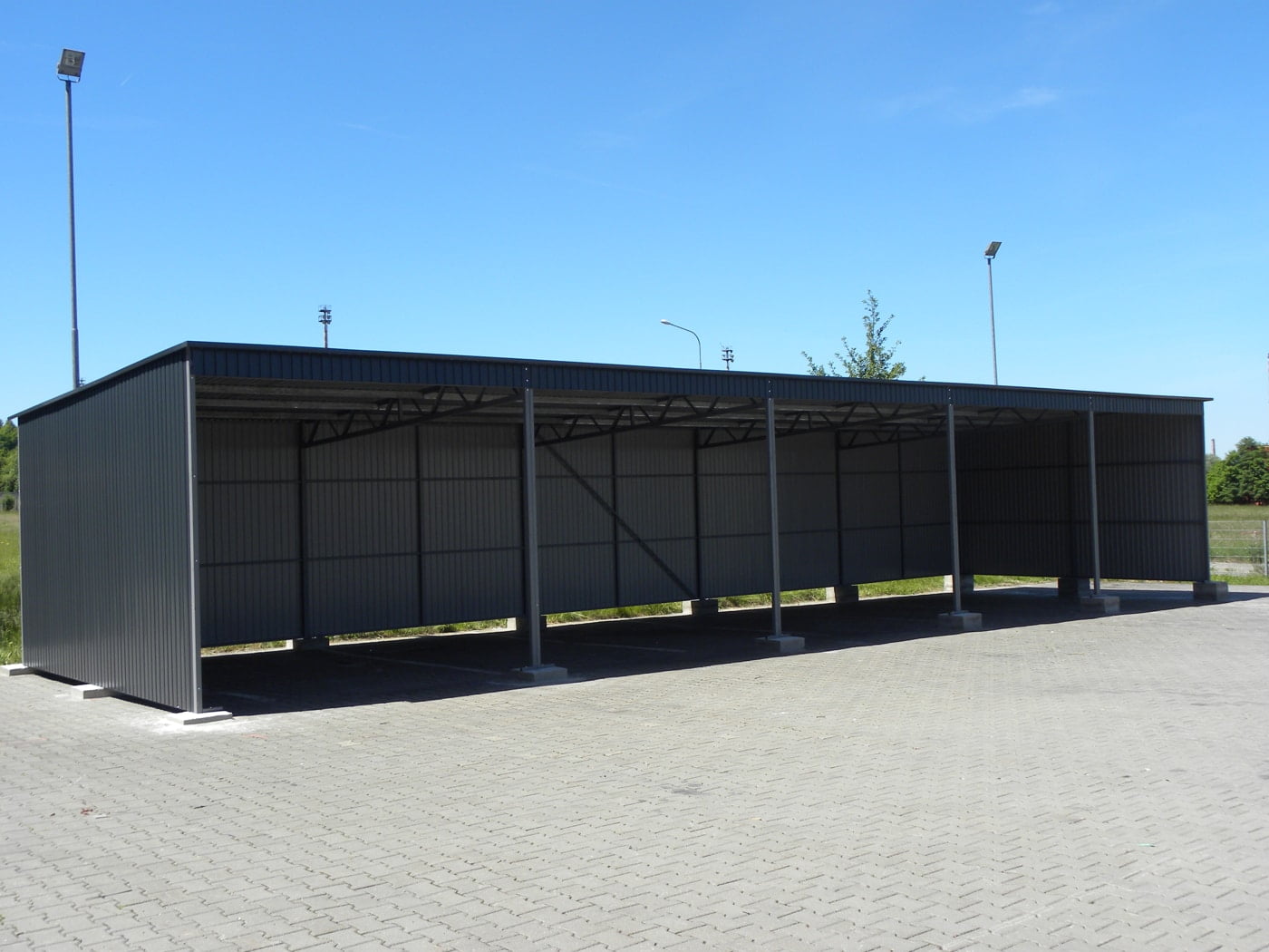 Stahlcarport nach Maß – verzinkter Carport mit Lieferung und Montage in Deutschland