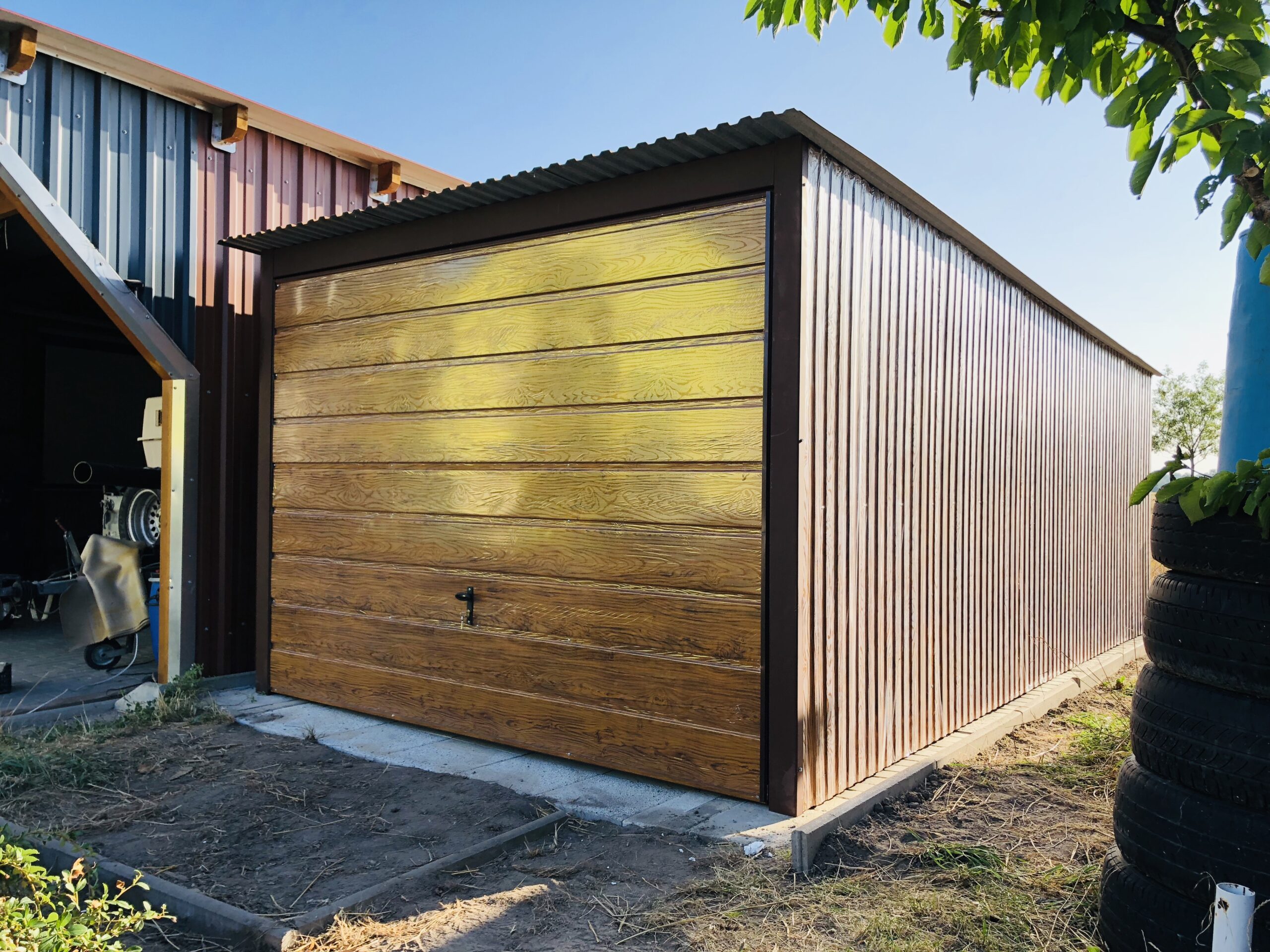 Einzelgarage Holzoptik Nuss – KETMIAGARAGE