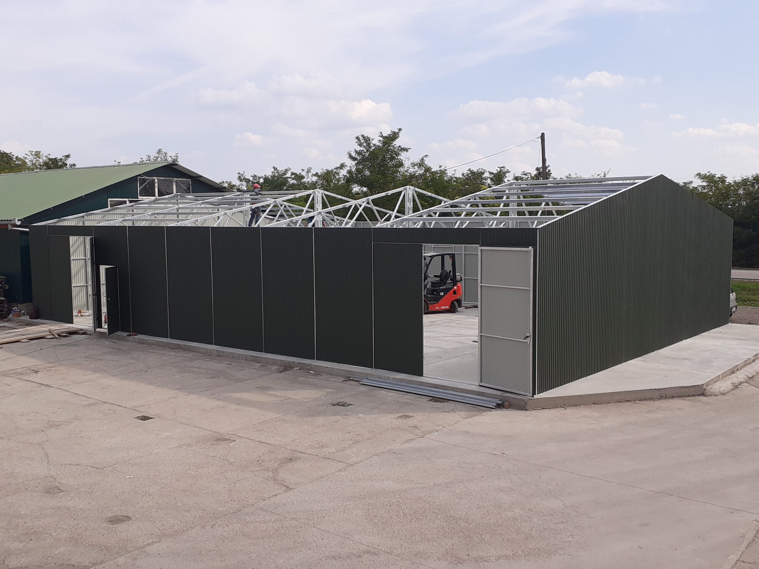 Stahlgarage oder Stahlhalle nach Maß mit Lieferung und Montage in Deutschland