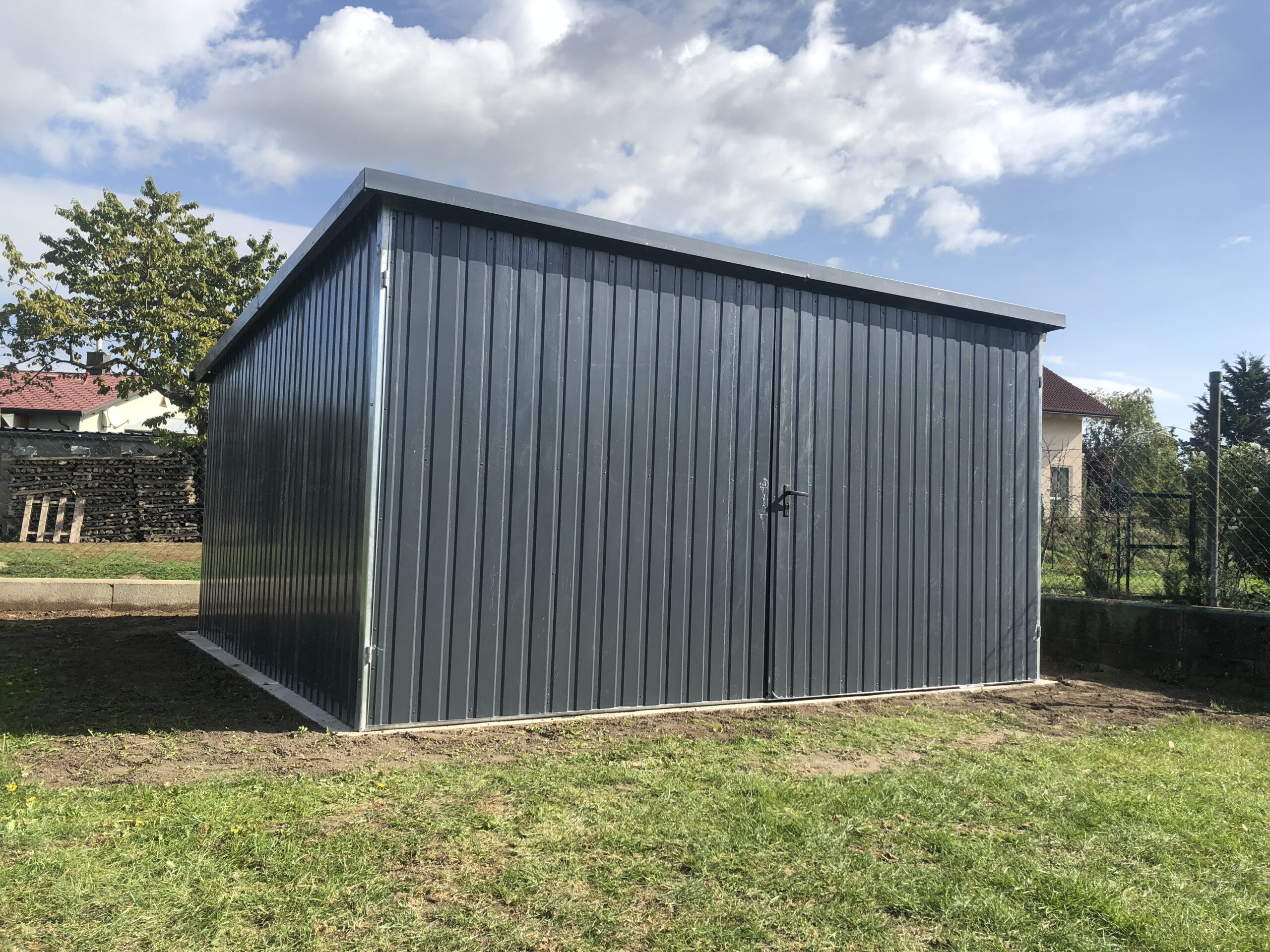 Doppelgarage aus Blech nach Maß – Montage in Deutschland