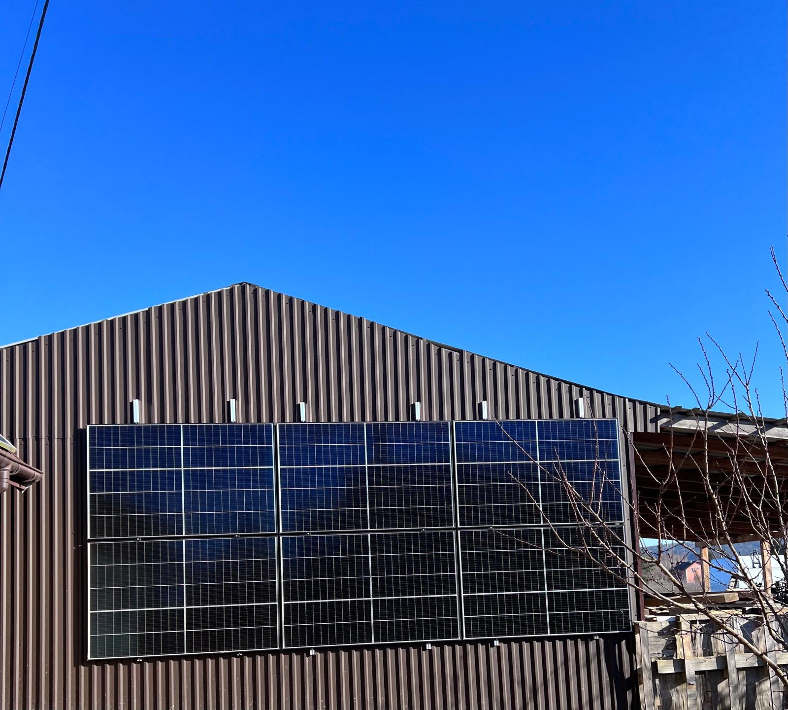 Beispielprojekt: PV-Hinten – Premium-Garage mit PV-Dachmontage